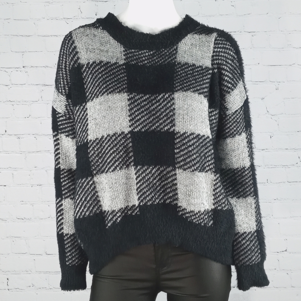 Fuzzy checkered sweater//One Size